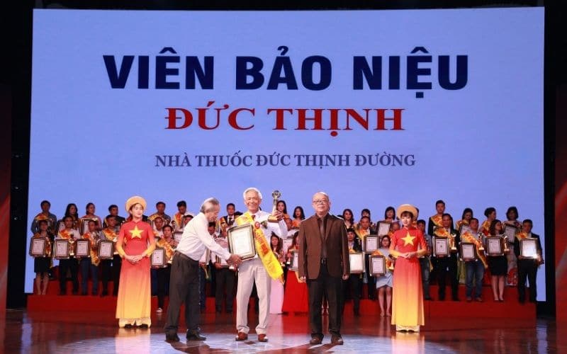 Bảo Niệu Đức Thịnh vinh dự nhật giải thưởng Top 100 Thương hiệu - Nhãn hiệu nổi tiếng Đất Việt 2019