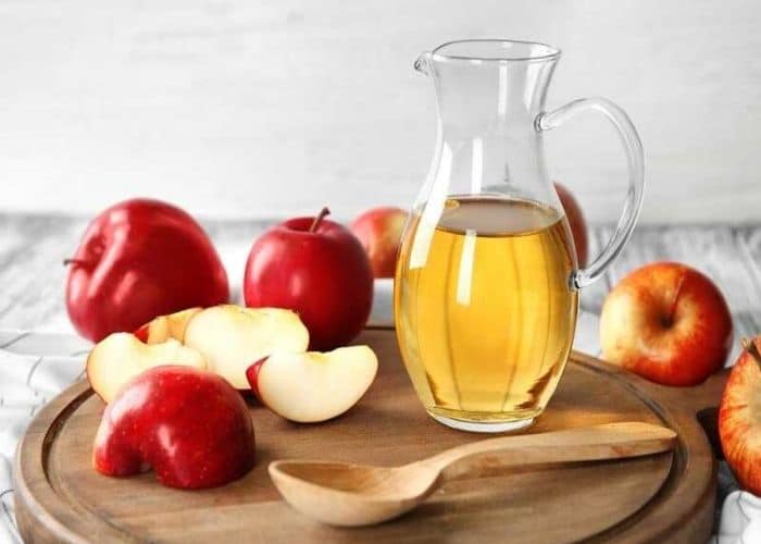 Rửa bằng nước giấm táo hỗ trợ chữa viêm đường tiết niệu