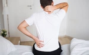 dau lung va tieu dem 300x185 - Những sự thật về chứng đau lưng và tiểu đêm có thể bạn chưa bao giờ biết