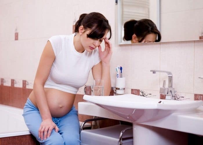 Nhiễm khuẩn đường tiết niệu ở phụ nữ mang thai gây ra nhiều biến chứng nguy hiểm như nhiễm trùng thai nhi, suy thận cấp